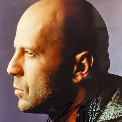 Unbreakable Bruce Willis signed movie photo. GFA Authenticated