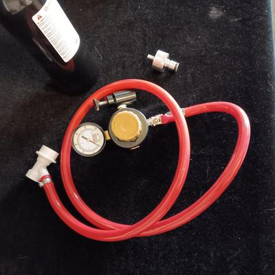 NEW SODA CARBONATING KIT W/20oz BOTTLE