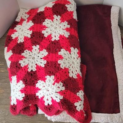 2 red blanktes