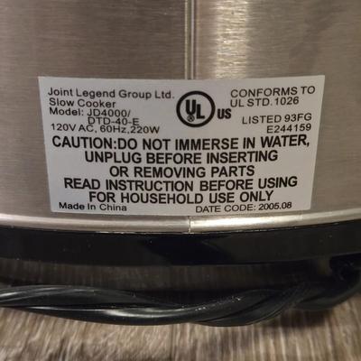 Large Crock Pot & Cookbook and Recipe Box of Recipes