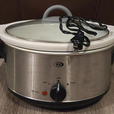 Large Crock Pot & Cookbook and Recipe Box of Recipes