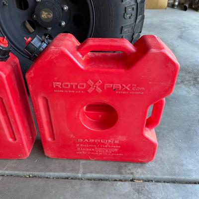JEEP WRANGLER FENDERS, FRONT GRILL AND REAR SPARE TIRE MOUNT WITH ROTOPAX GAS CONTAINERS