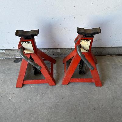 CRAFTSMAN 2-1/4 TON TROLLEY JACK IN CASE AND 3 TON JACK STANDS