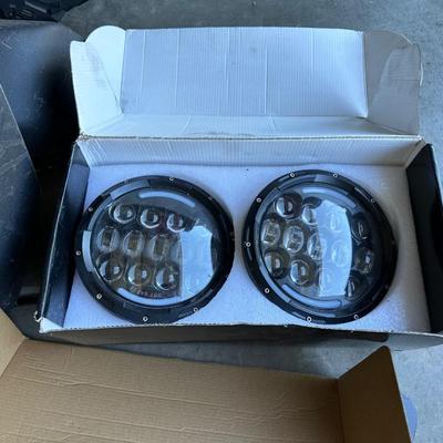 JEEP FRONT AND REAR BUMPERS, HEADLIGHTS, BRAKE LIGHTS AND STOCK RADIO