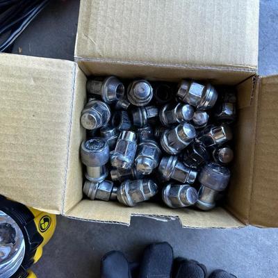 GSPSCN PROFESSIONAL TIRE INFLATOR, LUG NUTS, OIL AND FUEL FILTER, GLOVES, MUFFLER CLAMP AND OTHER ITEMS