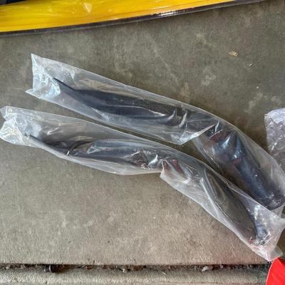 4 CAR SPEAKERS, 3 WINDSHIELD WIPERS 15, 17 AND 26, AND DOOR OFF MIRROR FOR JEEP WRANGLER