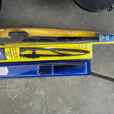 4 CAR SPEAKERS, 3 WINDSHIELD WIPERS 15, 17 AND 26, AND DOOR OFF MIRROR FOR JEEP WRANGLER