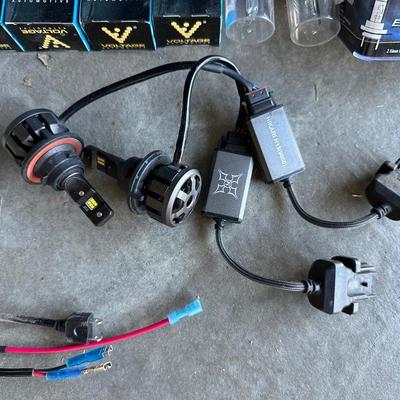 LARGE LOT OF HEADLAMP LIGHTS AND BOSCH FUEL GAUGE FST 8219