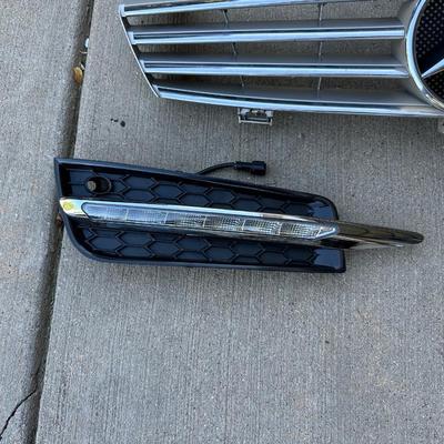 MERCEDES BENZ RADIATOR GRILLE, LED DAYTIME RUNNING LIGHTS AND OEM HID XENON HEADLIGHT BALLASTS