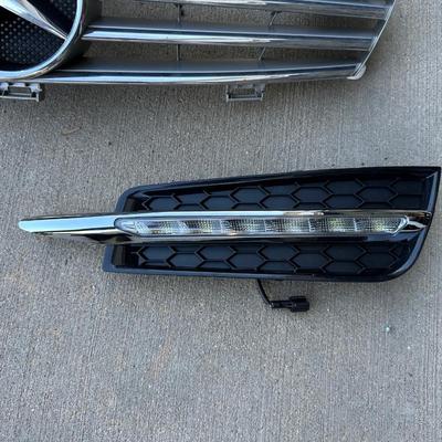 MERCEDES BENZ RADIATOR GRILLE, LED DAYTIME RUNNING LIGHTS AND OEM HID XENON HEADLIGHT BALLASTS