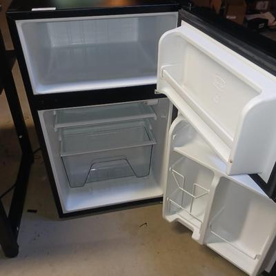WILLZ MINI FRIDGE W/FREEZER