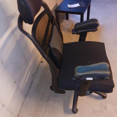 DESK/GAMING CHAIR