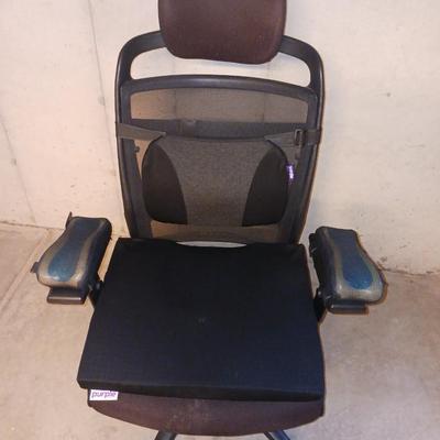 DESK/GAMING CHAIR