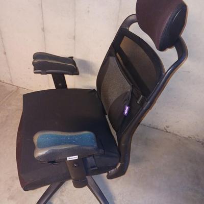 DESK/GAMING CHAIR