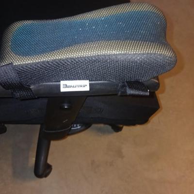 DESK/GAMING CHAIR