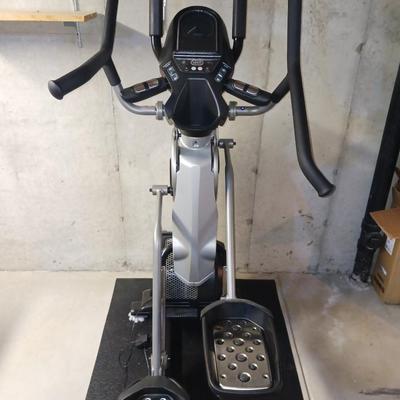 BOWFLEX MAX TRAINER M7 ELLIPTICAL MACHINE