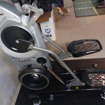 BOWFLEX MAX TRAINER M7 ELLIPTICAL MACHINE