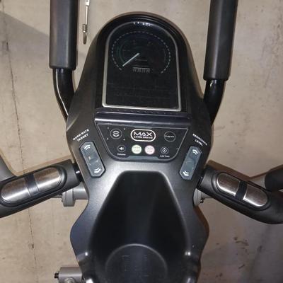 BOWFLEX MAX TRAINER M7 ELLIPTICAL MACHINE