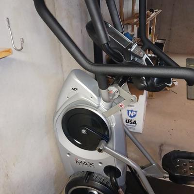 BOWFLEX MAX TRAINER M7 ELLIPTICAL MACHINE