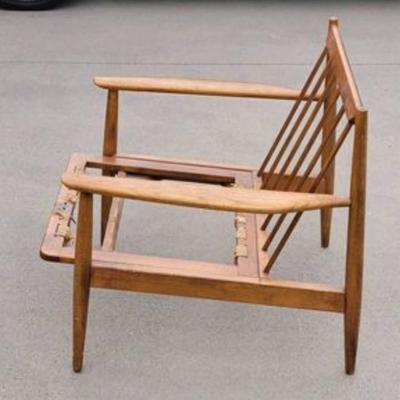 Mid Century Modern Baumritter Spindle Back Armchair / Lounge Chair