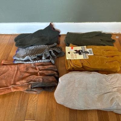 Men’s work and garden gloves