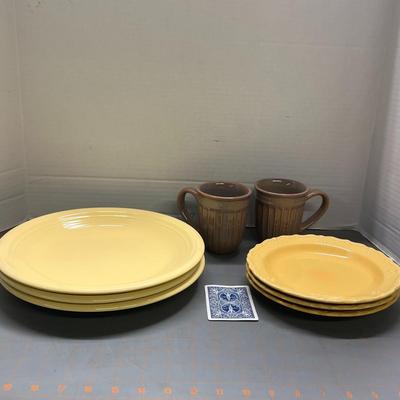 Yellow Set of Dinner Plates and Couple Mugs - Home Trends & Gibson Brands