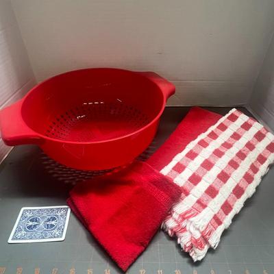 Plastic Strainer And Colander With Handle and Red Tea Towels