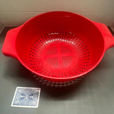 Plastic Strainer And Colander With Handle and Red Tea Towels