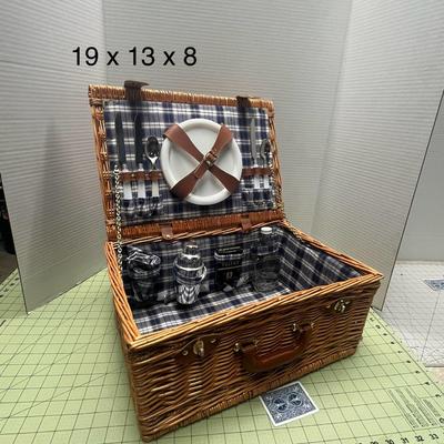 Vintage Wicker Picnic Basket With Handle