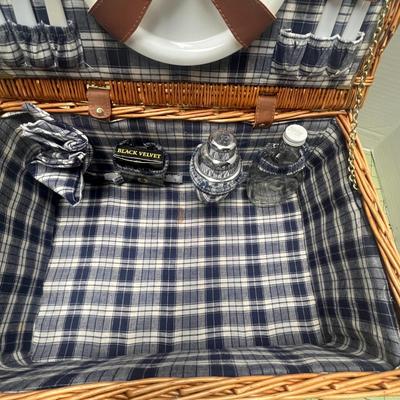 Vintage Wicker Picnic Basket With Handle