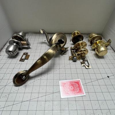 Variety of door knobs - Set of 4