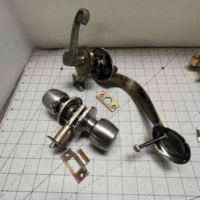 Variety of door knobs - Set of 4