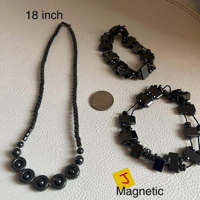 Magnetic Necklace With Circle Beads Gray-Black Metallic Gemstones and Bracelets (broken)