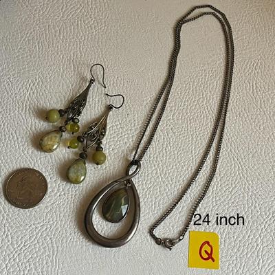 Green Teardrop Pendant Chain Necklace With Earrings