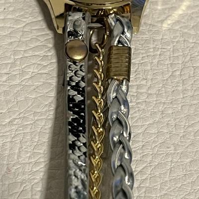 Carude Versatile & Elegant Women’s Multilayered Watch/bracelet
