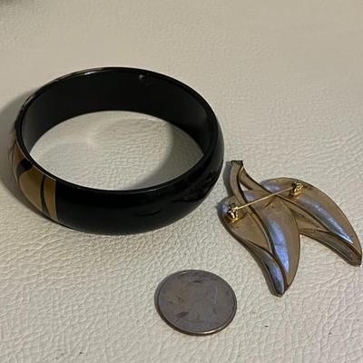 Beaded Necklace With Ring and Broach