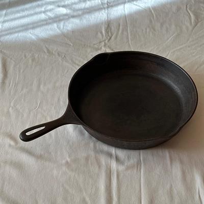 Cast iron 12” skillet