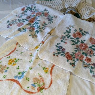 Vintage towel lot