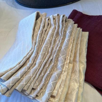 Roaster and napkins