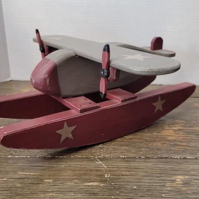2 Propeller Planes 1 Metal- 1 Wood
