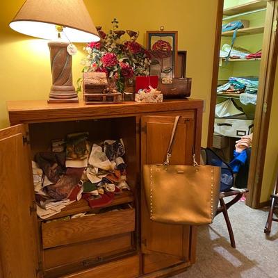 Lot 7: Linens, Furniture & More