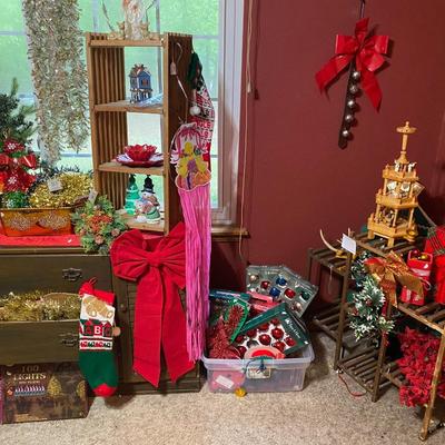 Lot 11: Holiday Room (Right Side)