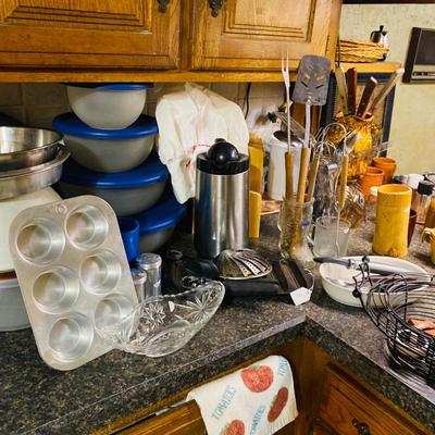 Lot 14: Kitchen Island Selection