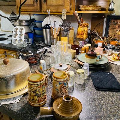 Lot 14: Kitchen Island Selection