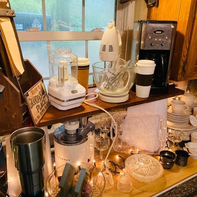 Lot 15; Kitchen Counter Selection