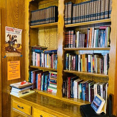 Lot 22: Fireplace items & books