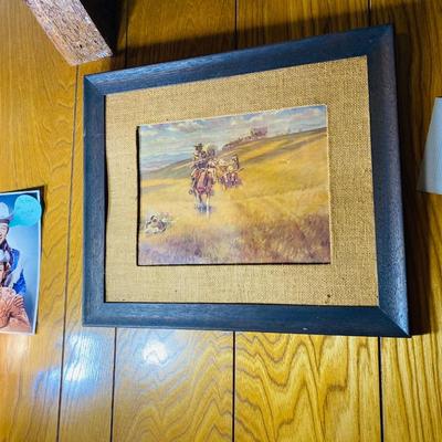 Lot 23: Coffee table, Art & More