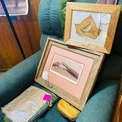Lot 23: Coffee table, Art & More