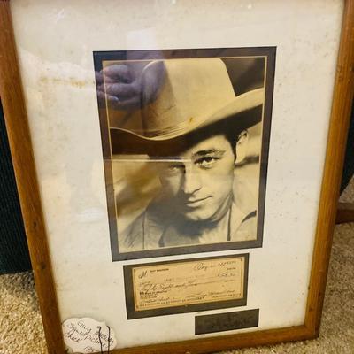 Lot 23: Coffee table, Art & More