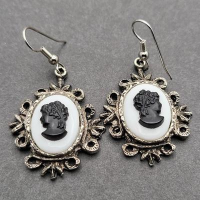 Vintage Black White Stone Cameo Jewelry